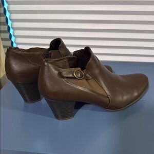 Croft & Barrow Dark Brown Ankle Booties boots size 11 womens